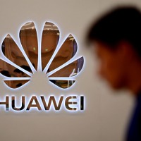 华为在华优势扩大之际 联想将手机下个战场放往欧洲